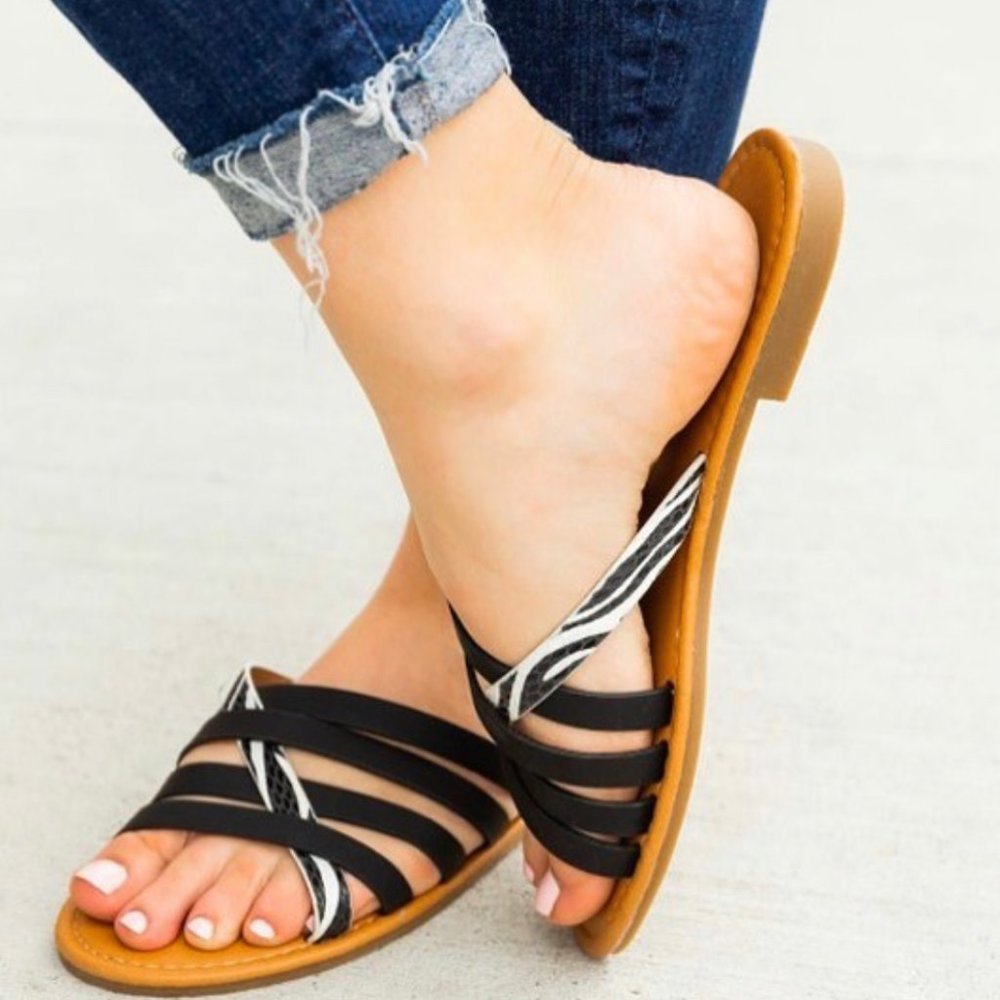 Women's Mata Sandals- Black and white, 6.5